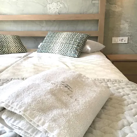 Hotel Thera Mare Perissa (Santorini)