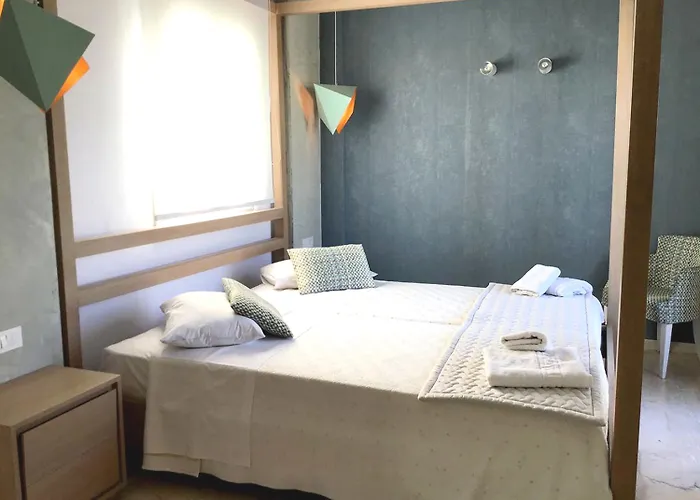 Thera Mare Hotell Perissa (Santorini)