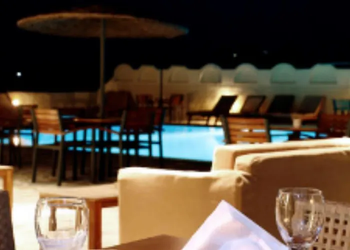 Thera Mare Hotell Perissa (Santorini)