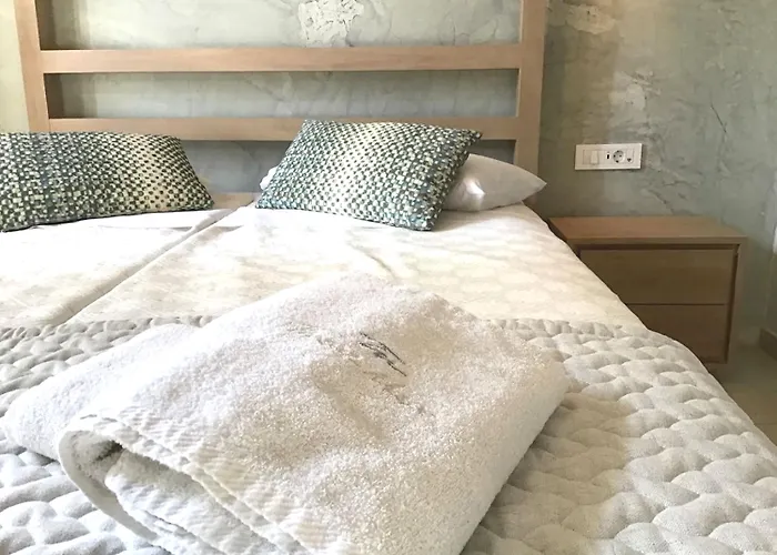 Hotel Thera Mare Perissa (Santorini)